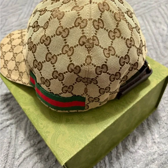 Gucci Tan Monogram Cap with Green and Red Stripe - Picture 3 of 7